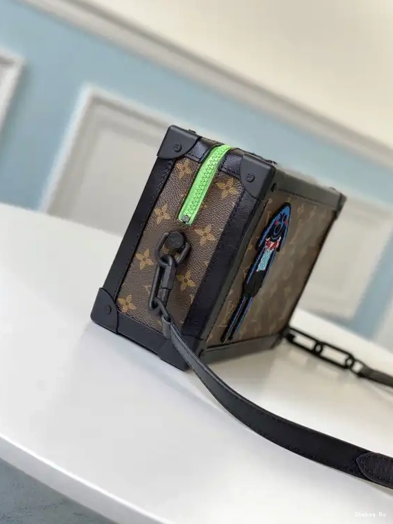 LOUIS VUITTON TRUNK SOFT 0527